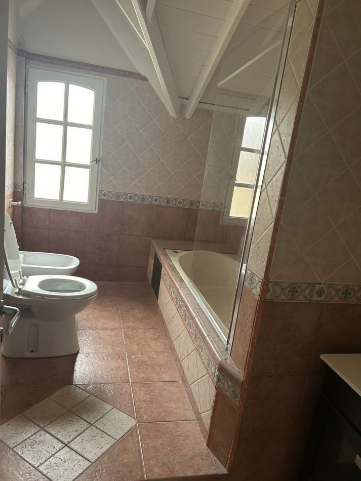 DUPLEX EN ALQUILER UBICADO EN PUERTAS DEL SOL